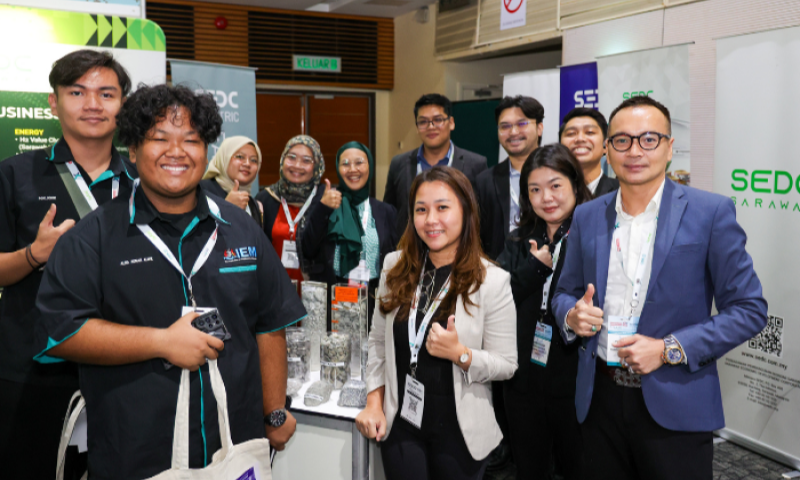 Exhibitors and industry professionals networking on the exhibition floor at ICW & BuildXpo Malaysia